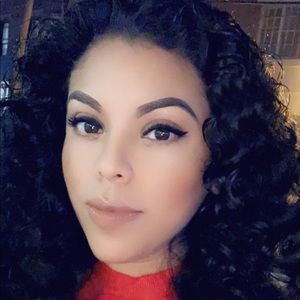 Meet your Posher, Carla